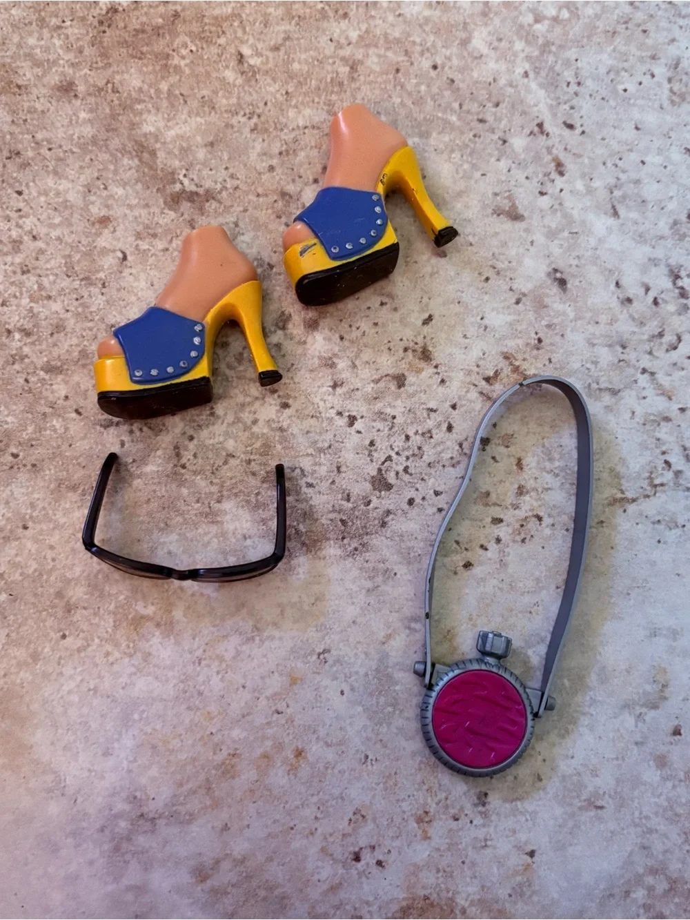 Vintage Bratz Doll Accessories Mule Shoes Feet Canteen Sunglasses Y2K 2000s Lot